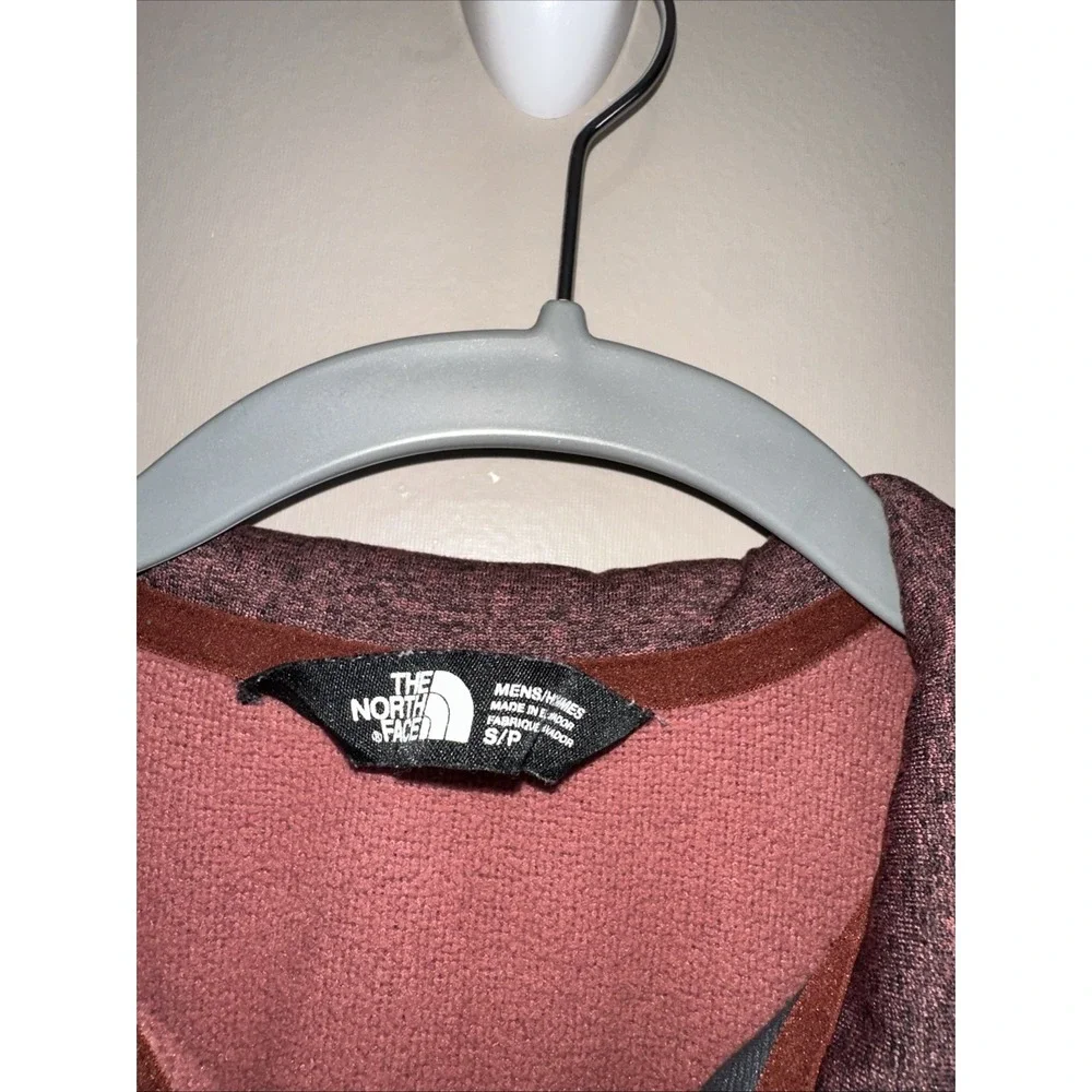 The‎ North Face fleece Men's Size Small Burgandy 1/2 Zip Pullover